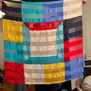 100% silk Oscar de la renta scarf